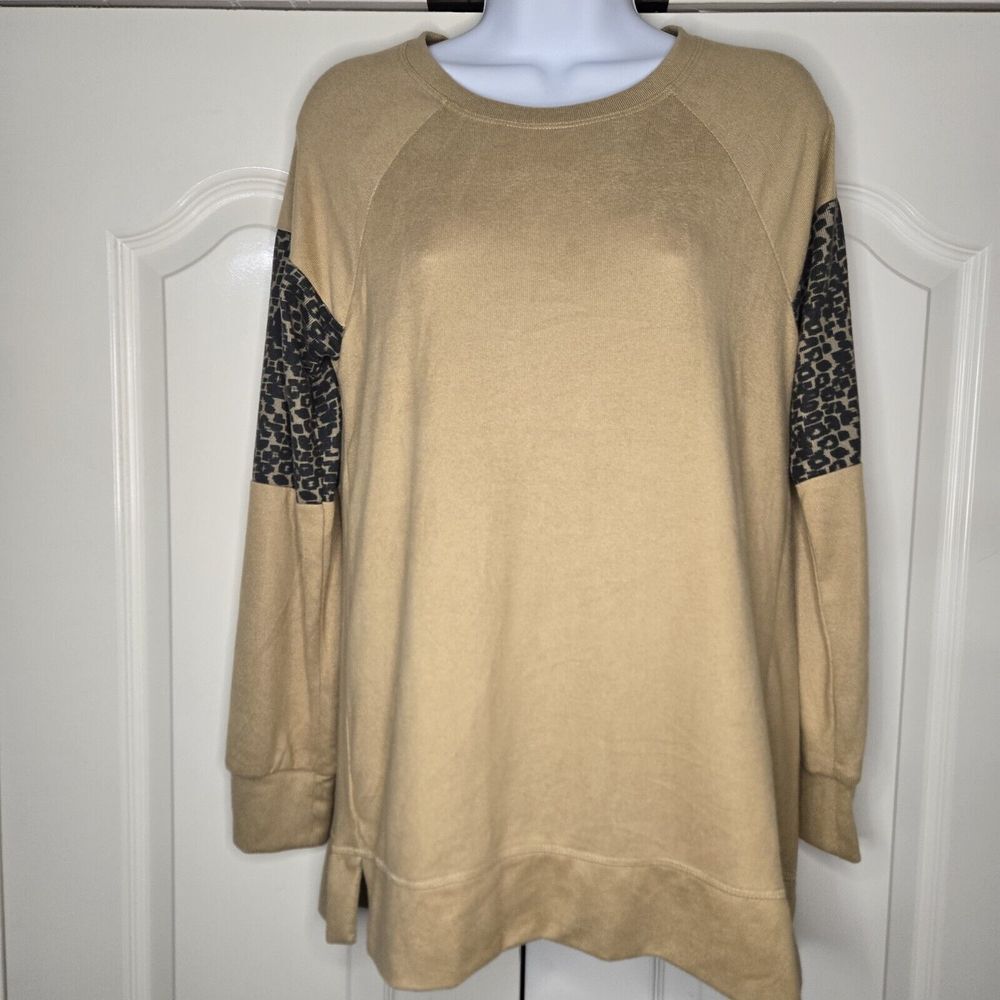 Retreat Tan Sweater‎ Size Small Animal Print On Sleeves Lightweight Soft NWOT